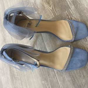BETSEY JOHNSON Blue Tori Embellished Cushioned Bow Accent  Heels